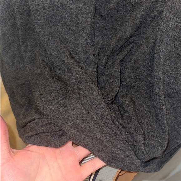 ALO Yoga Charcoal knotted cover tank size large - Picture 5 of 6